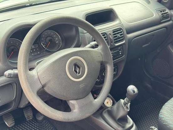 RENAULT-CLIO-2015