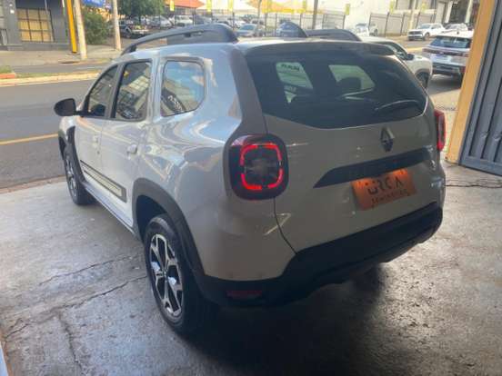RENAULT-DUSTER-2023