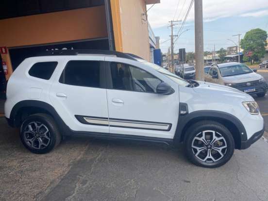RENAULT-DUSTER-2023