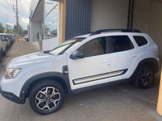 RENAULT-DUSTER-2023