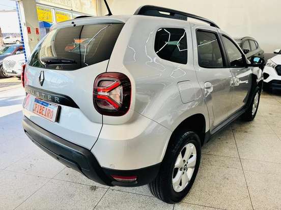 RENAULT-DUSTER-2023