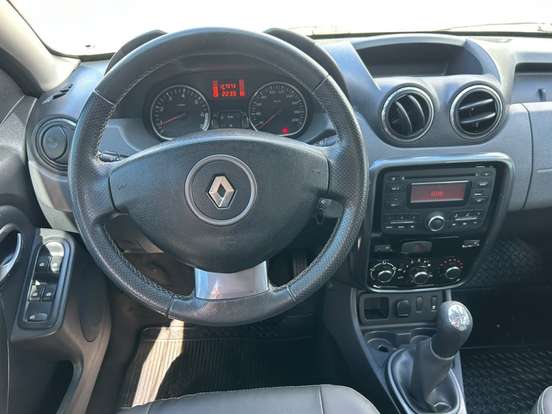 RENAULT-DUSTER-2012