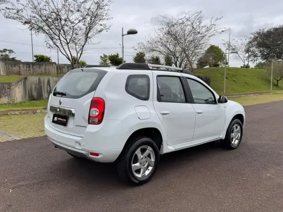 RENAULT-DUSTER-2014