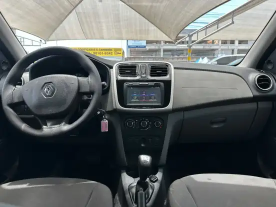 RENAULT-LOGAN-2017