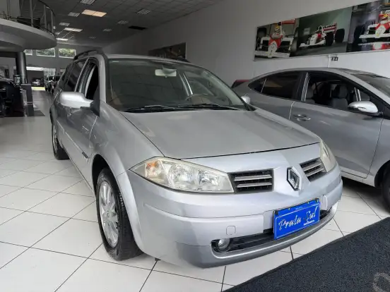 RENAULT-MEGANE-2011