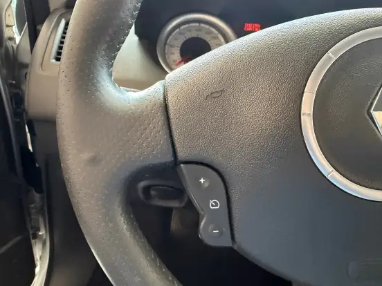 RENAULT-MEGANE-2011
