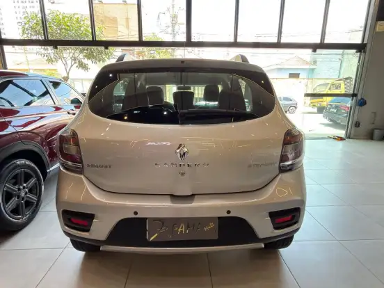 RENAULT-SANDERO-2017