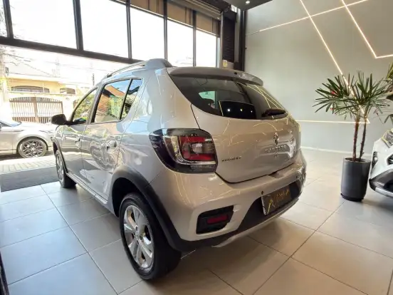RENAULT-SANDERO-2017