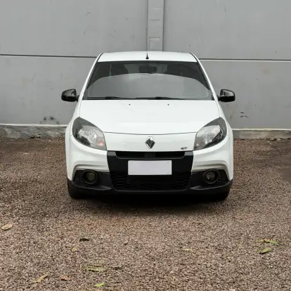 RENAULT-SANDERO-2013