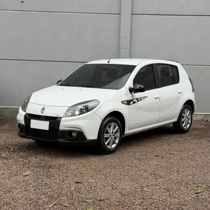 RENAULT-SANDERO-2013
