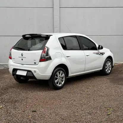RENAULT-SANDERO-2013