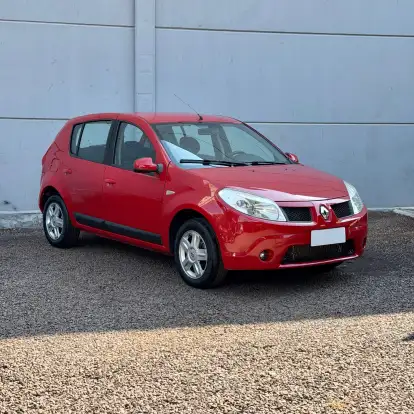 RENAULT-SANDERO-2010