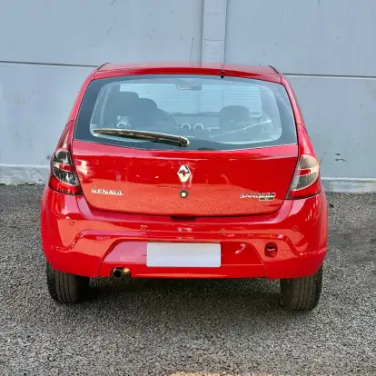 RENAULT-SANDERO-2010