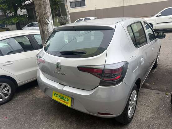 RENAULT-SANDERO-2022