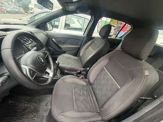RENAULT-SANDERO-2022