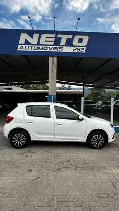 RENAULT-SANDERO-2020