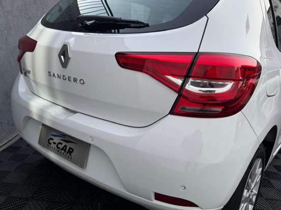 RENAULT-SANDERO-2020