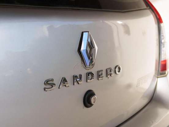 RENAULT-SANDERO-2013