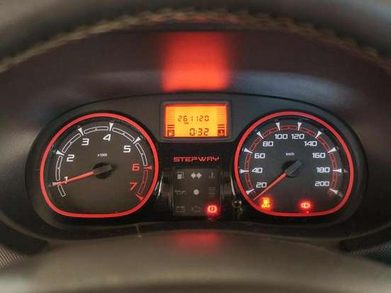 RENAULT-SANDERO-2013