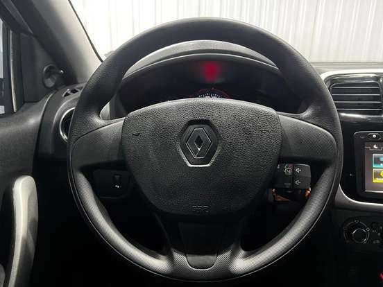 RENAULT-SANDERO-2017