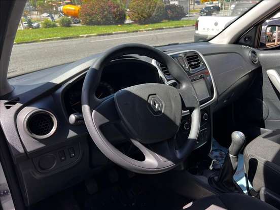 RENAULT-SANDERO-2018
