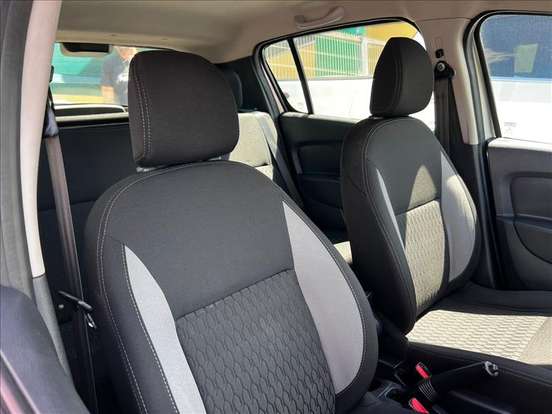 RENAULT-SANDERO-2018