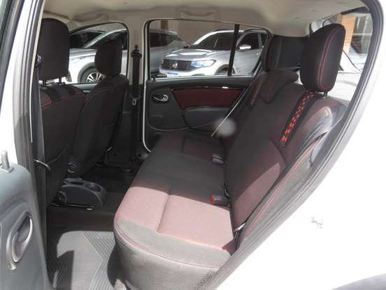 RENAULT-SANDERO-2013