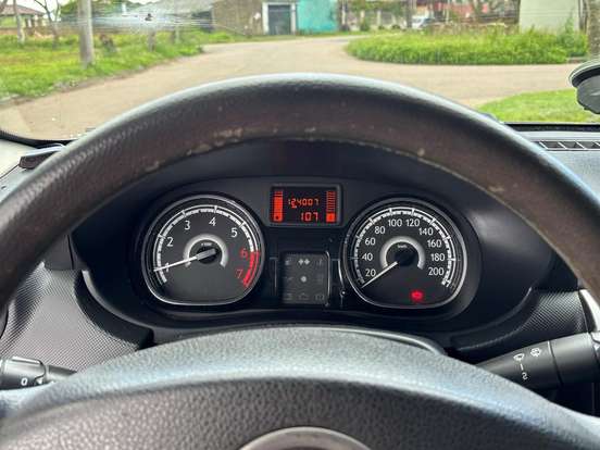 RENAULT-SANDERO-1.0 EXPRESSION 16V FLEX 4P MANUAL RENAULT-SANDERO-2013