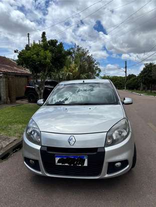 RENAULT-SANDERO-2013