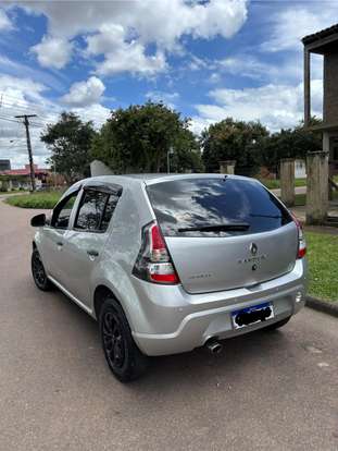RENAULT-SANDERO-2013