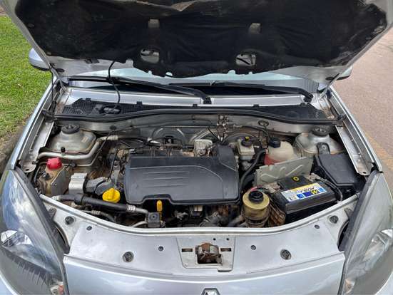 RENAULT-SANDERO-2013