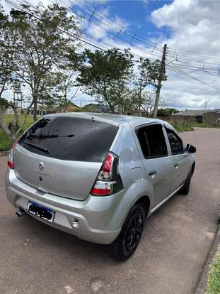RENAULT-SANDERO-2013