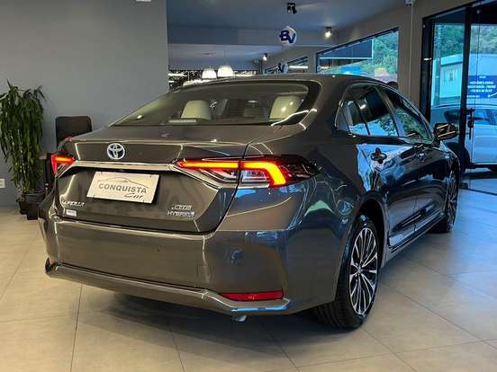 TOYOTA-COROLLA-2024