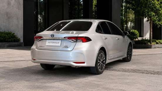 TOYOTA-COROLLA-2024
