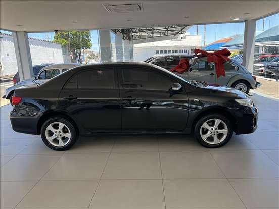 TOYOTA-COROLLA-2011