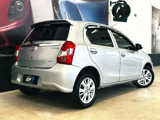 TOYOTA-ETIOS-2017
