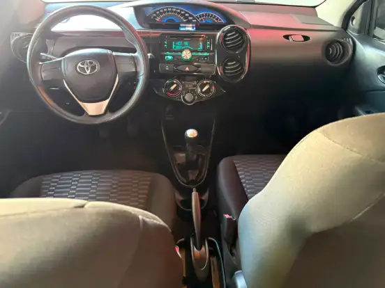 TOYOTA-ETIOS-2015