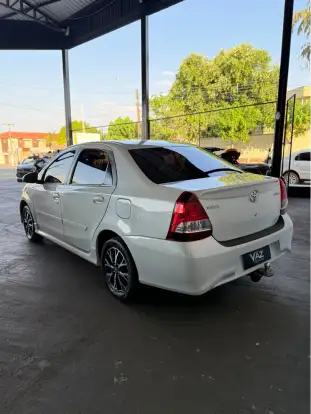 TOYOTA-ETIOS-2017