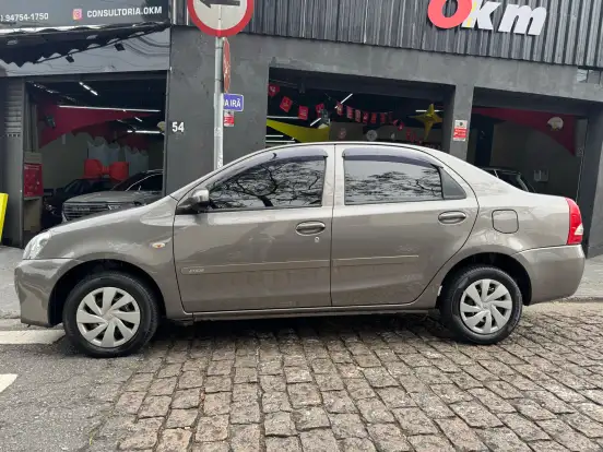 TOYOTA-ETIOS-2016