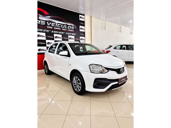TOYOTA-ETIOS-2017