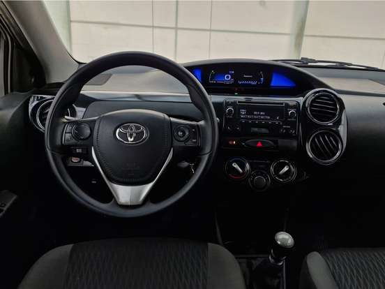 TOYOTA-ETIOS-2018