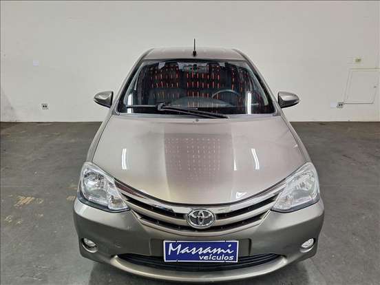TOYOTA-ETIOS-2016