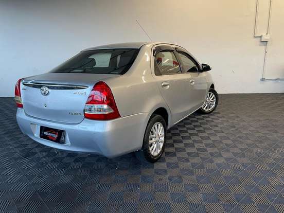TOYOTA-ETIOS-1.5 XLS SEDAN 16V FLEX 4P MANUAL TOYOTA-ETIOS-2013
