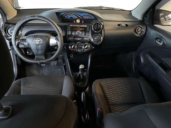 TOYOTA-ETIOS-2013