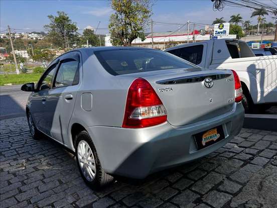 TOYOTA-ETIOS-1.5 XLS SEDAN 16V FLEX 4P MANUAL TOYOTA-ETIOS-2013