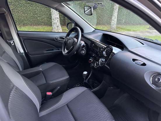 TOYOTA-ETIOS-2016