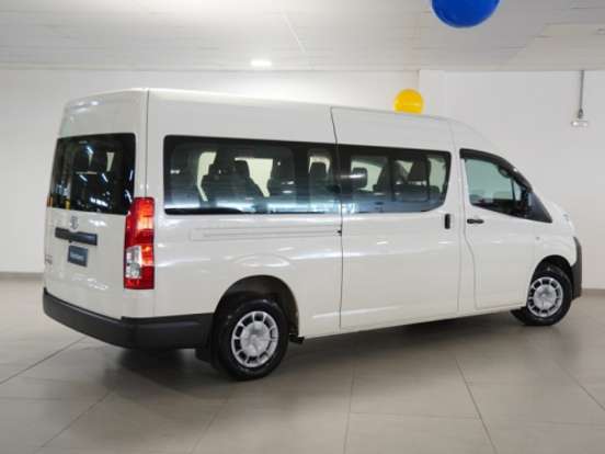 TOYOTA-HIACE-2.8 D-4D TURBO DIESEL MINIBUS 15+1 DX AUTOMÁTICO TOYOTA-HIACE-2024