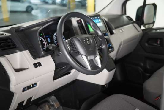 TOYOTA-HIACE-2024