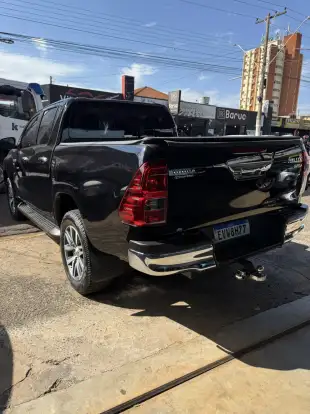 TOYOTA-HILUX-2019
