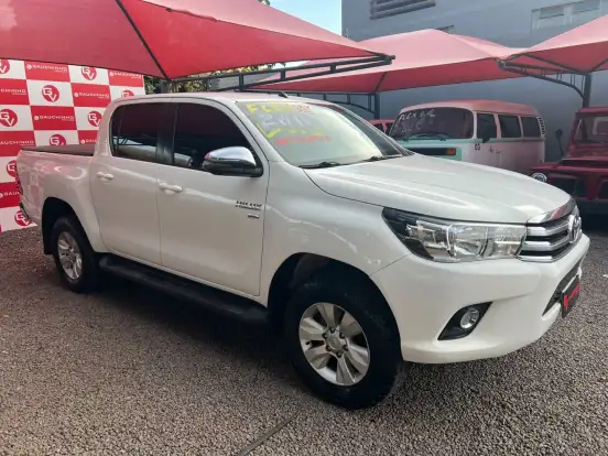 TOYOTA-HILUX-2017